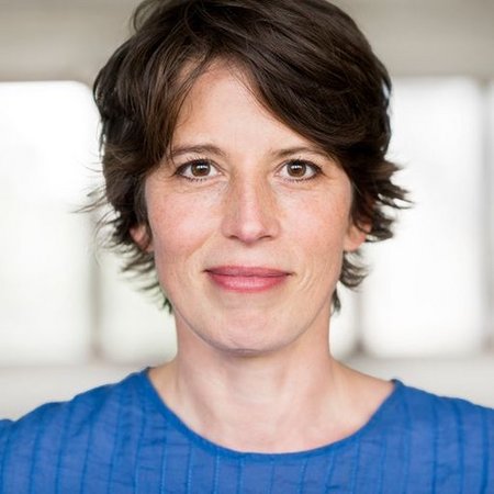 Porträt von Julia Weber